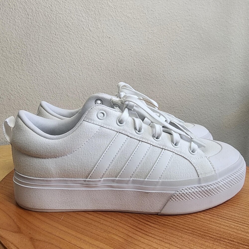 NWOB Adidas Bravada 2.0 Platform Shoes Womens Size 11 White Skateboarding IE2309